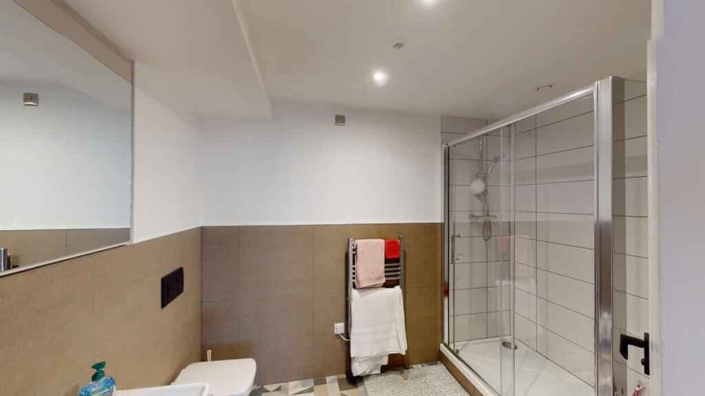 Single Ensuite - Image 6