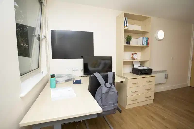 Gold 2 Bed Ensuite - Image 4