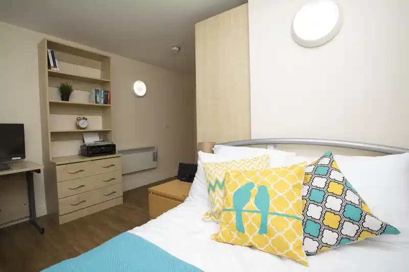 Gold 2 Bed Ensuite - Image 3