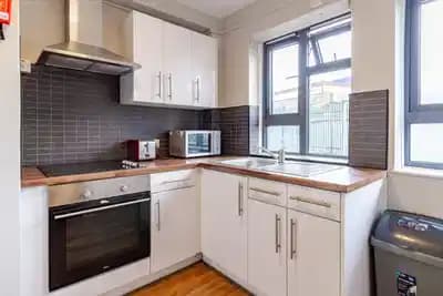 Bronze Non-Ensuite Room - Image 3