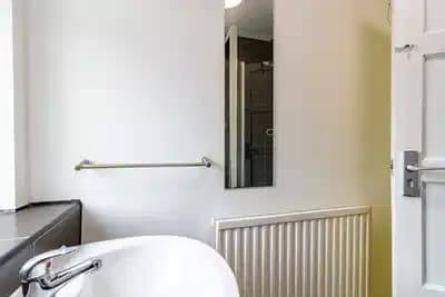 Bronze Non-Ensuite Room - Image 6