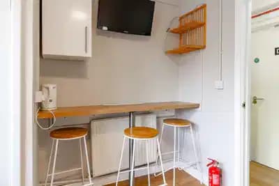 Bronze Non-Ensuite Room - Image 4