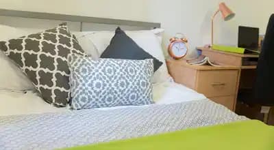 Gold Non-Ensuite Room - Image 3