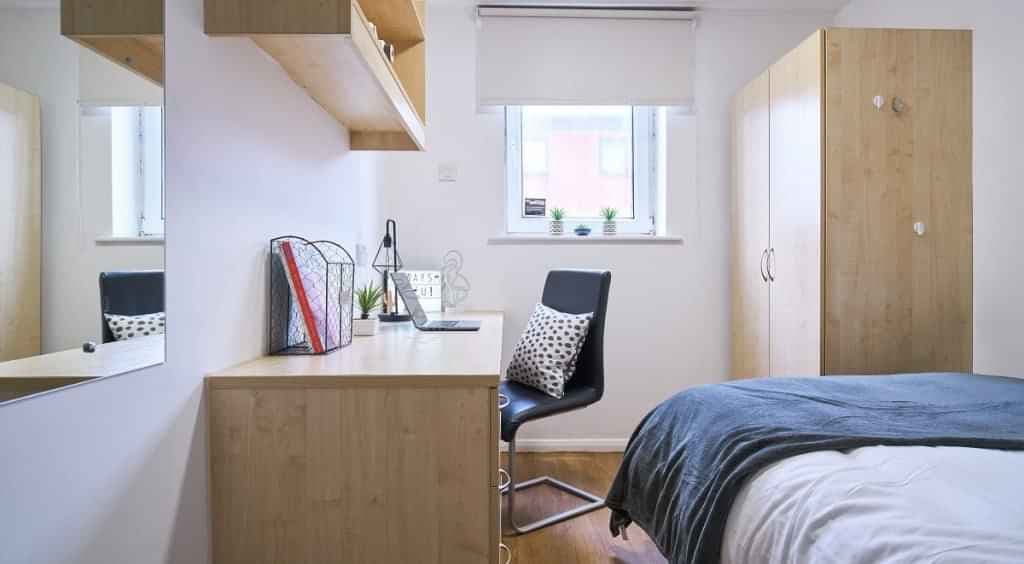 Silver Ensuite - Image 3