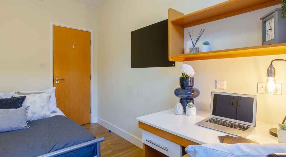 Bronze Room - Image 4