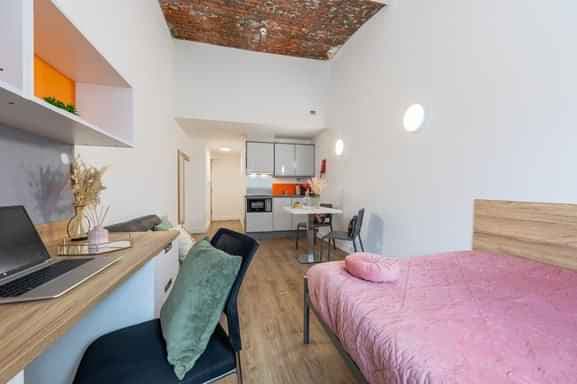 Gold Studio - Image 1