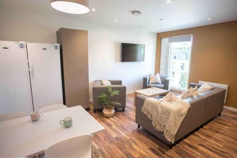 En-suite Plus - Image 4