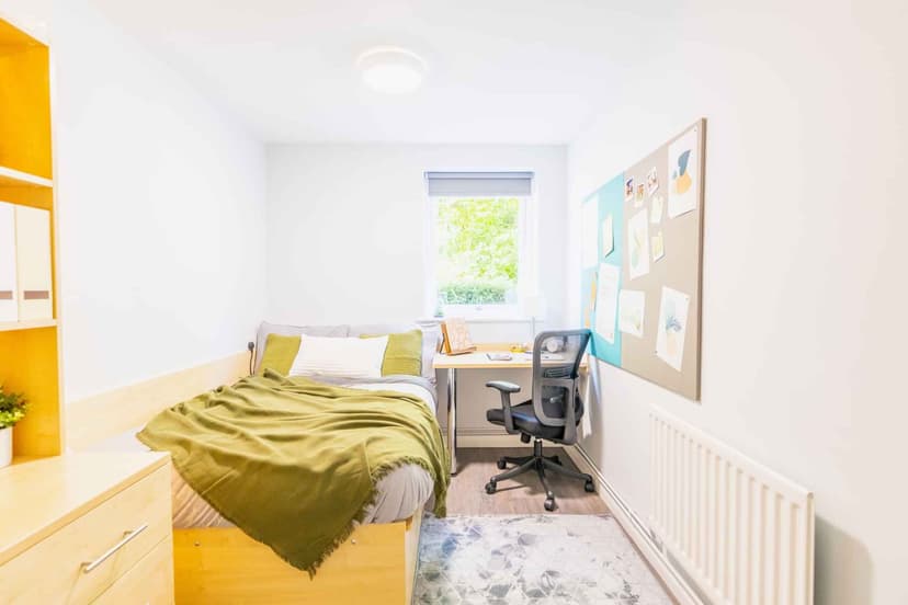Classic Three Bed - Image 1