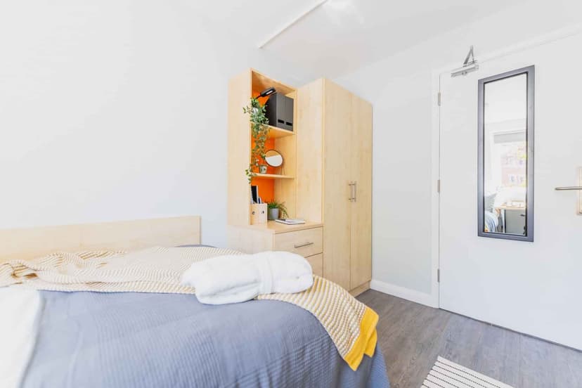 Classic Three Bed - Image 2