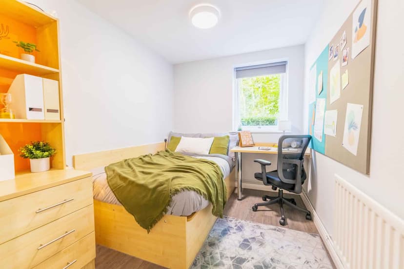 Classic Three Bed - Image 3