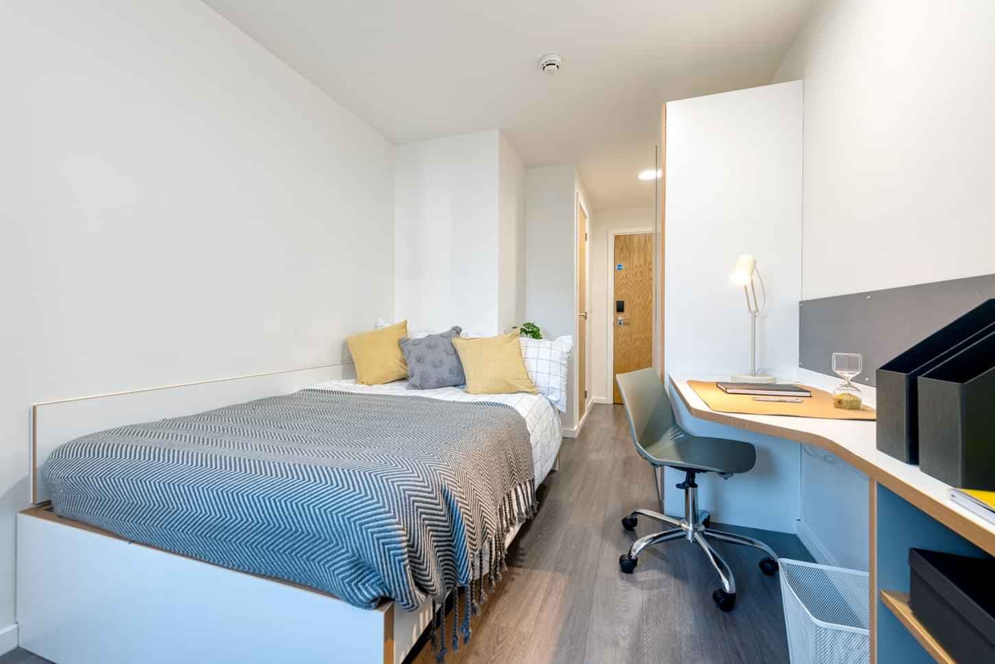 Silver Ensuite - Image 1