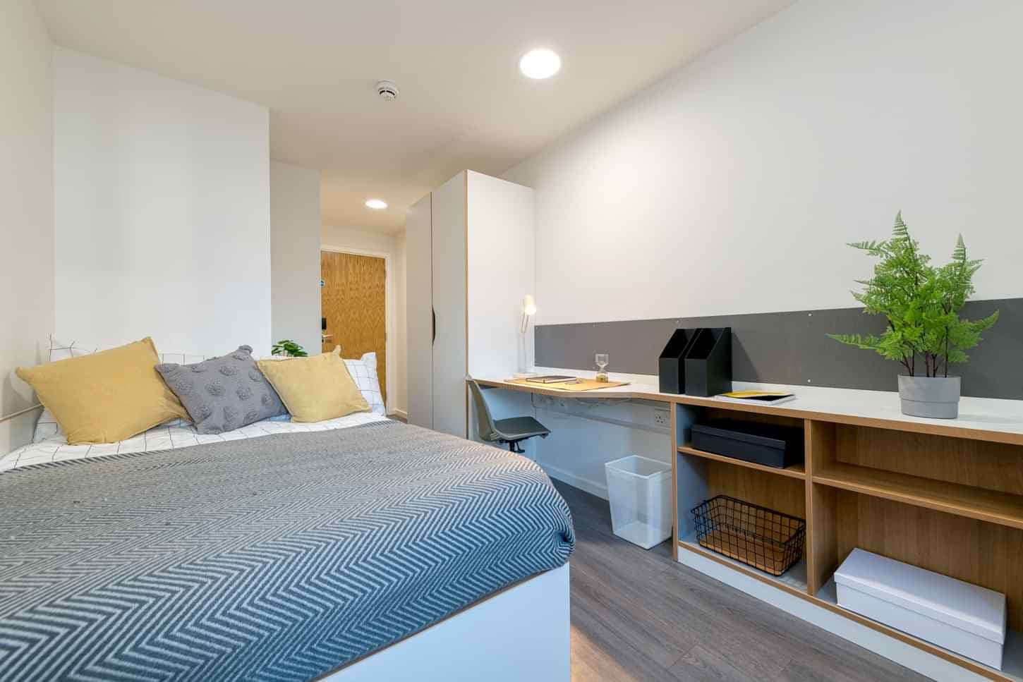 Silver Ensuite - Image 2