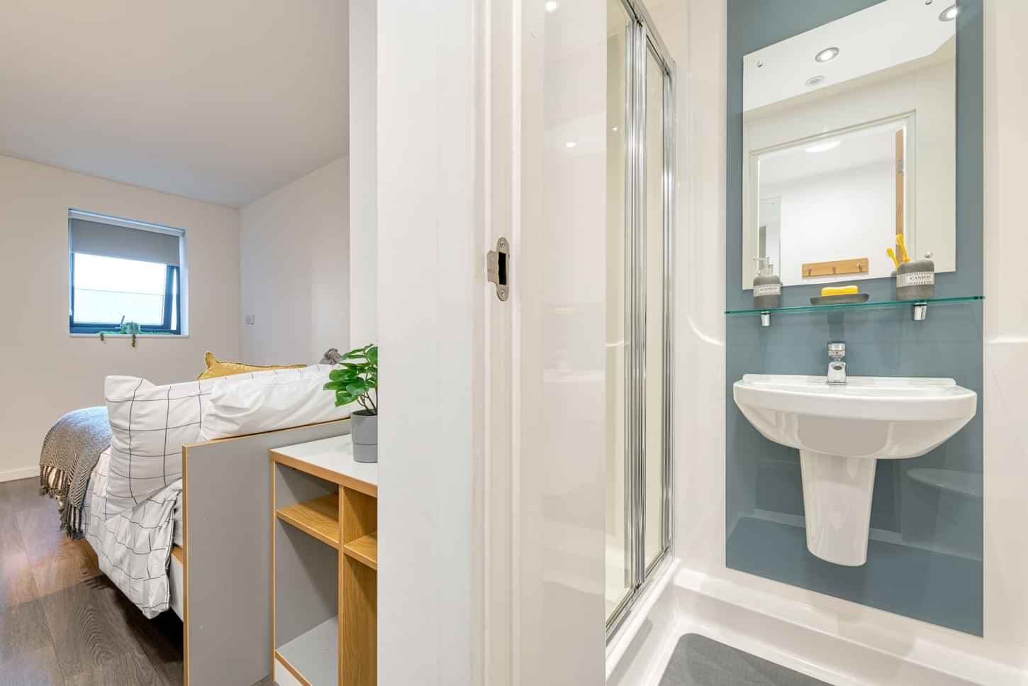 Silver Ensuite - Image 6