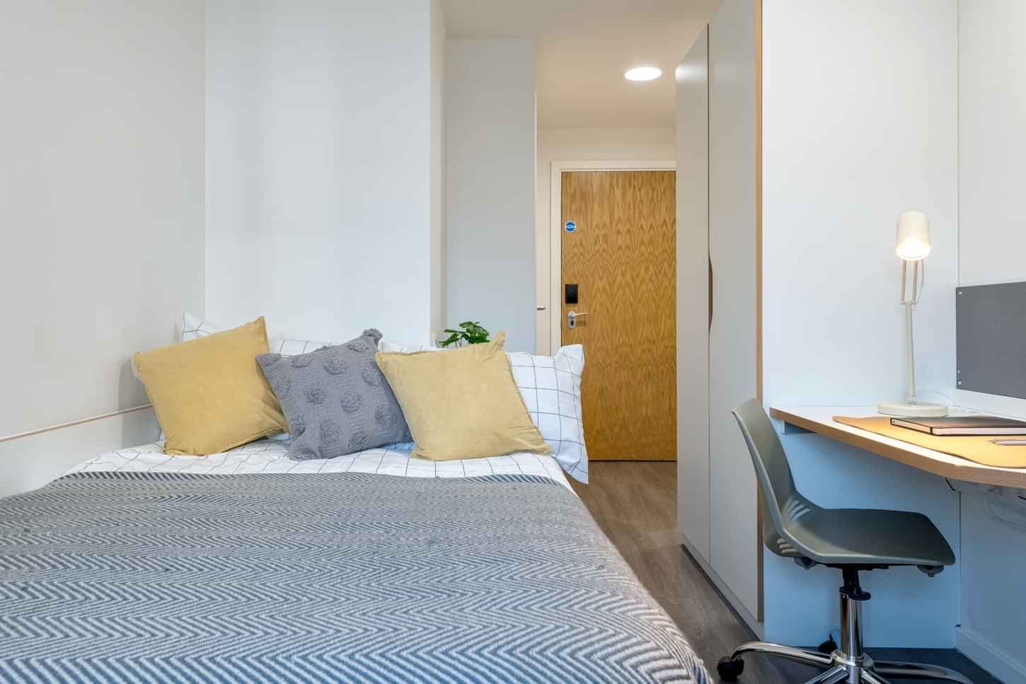 Silver Ensuite - Image 5