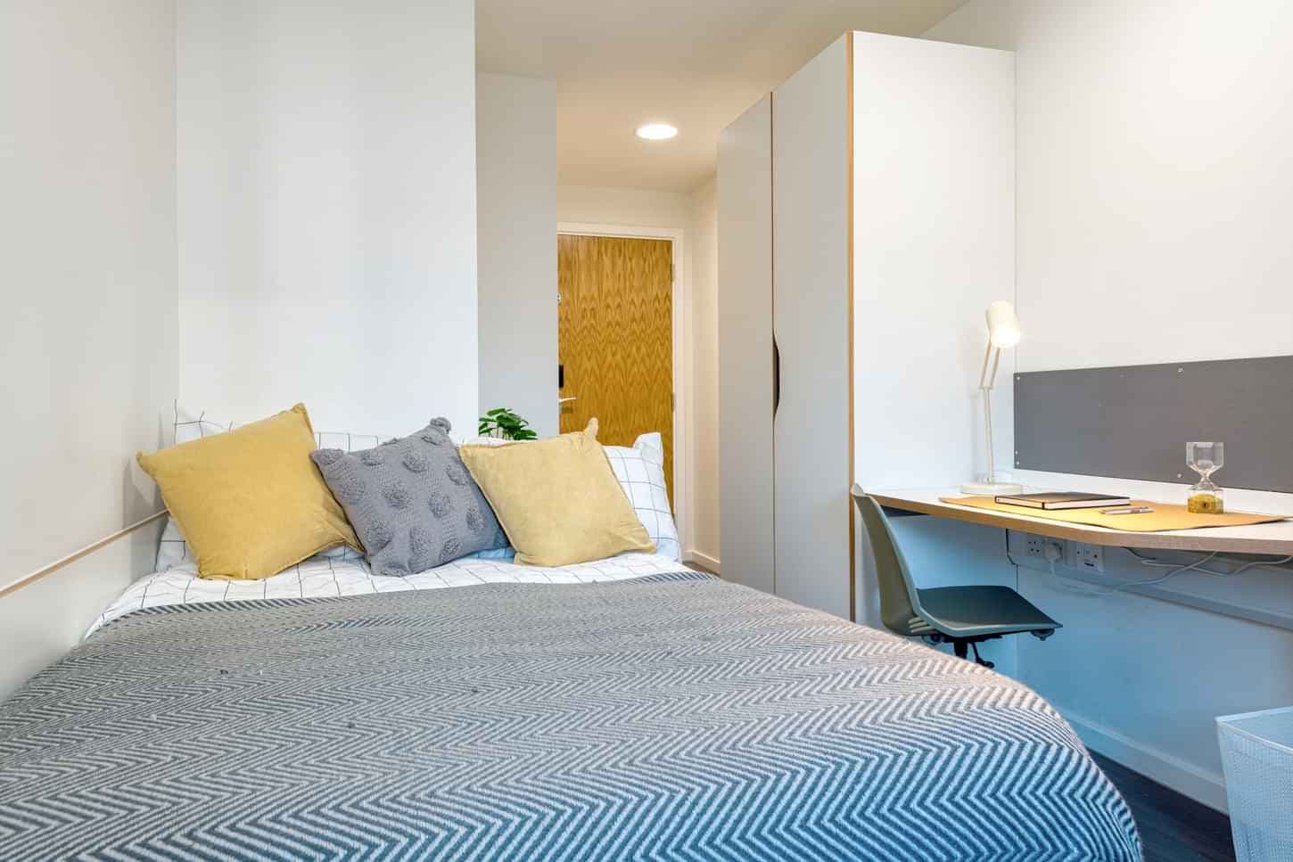 Silver Ensuite - Image 3