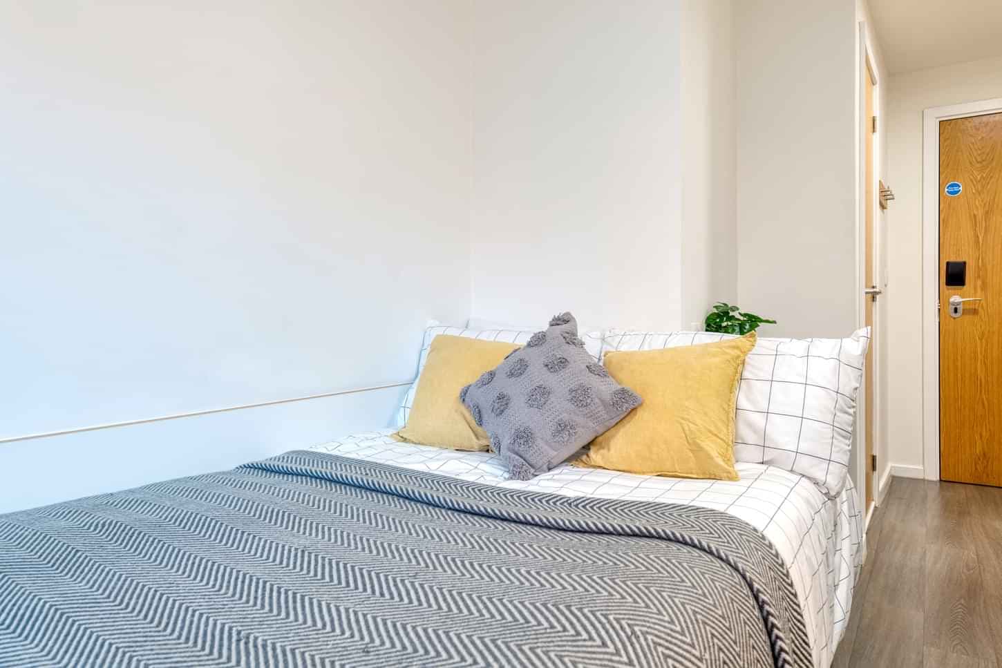 Gold Ensuite - Image 6