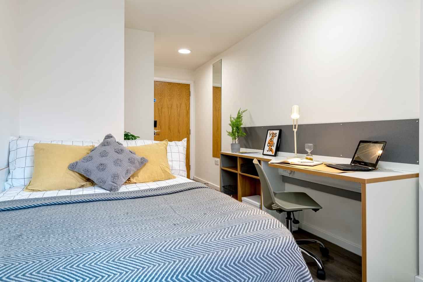 Gold Ensuite - Image 3