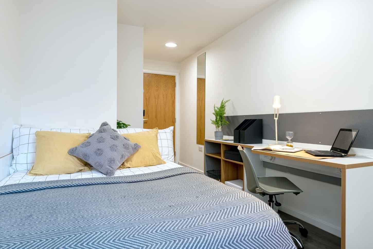 Gold Ensuite - Image 1