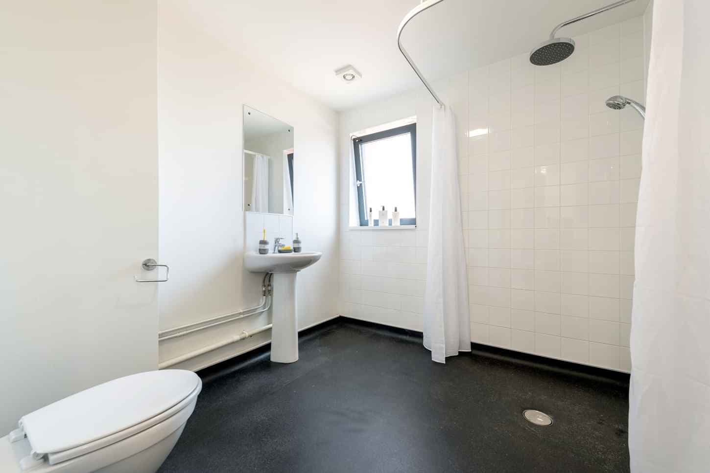 Platinum Ensuite - Image 8