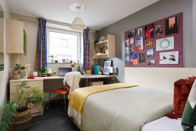 Classic Ensuite - Image 1