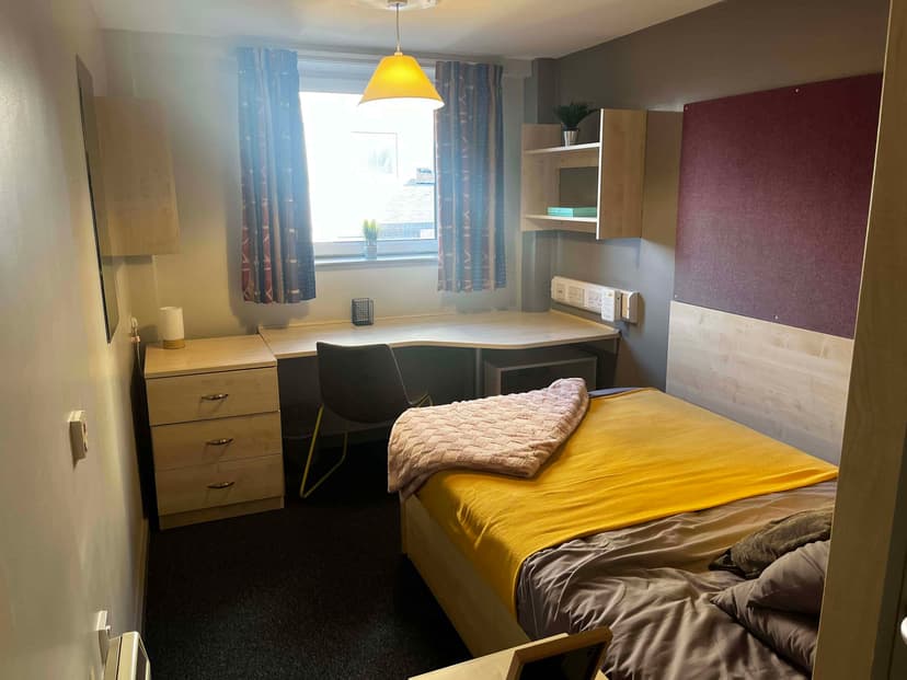 Classic Ensuite - Image 2
