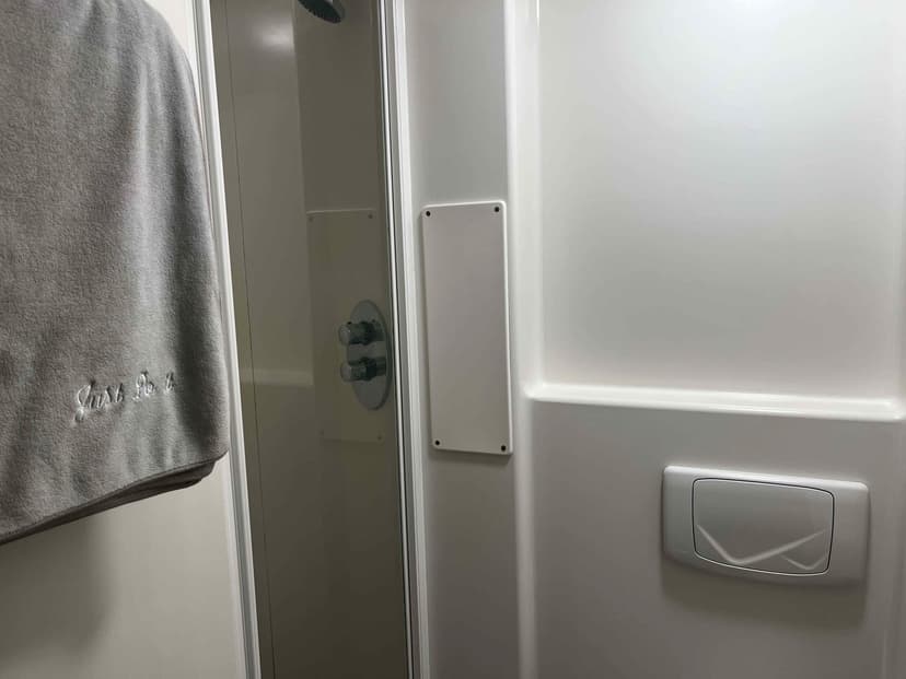 Classic Ensuite - Image 4