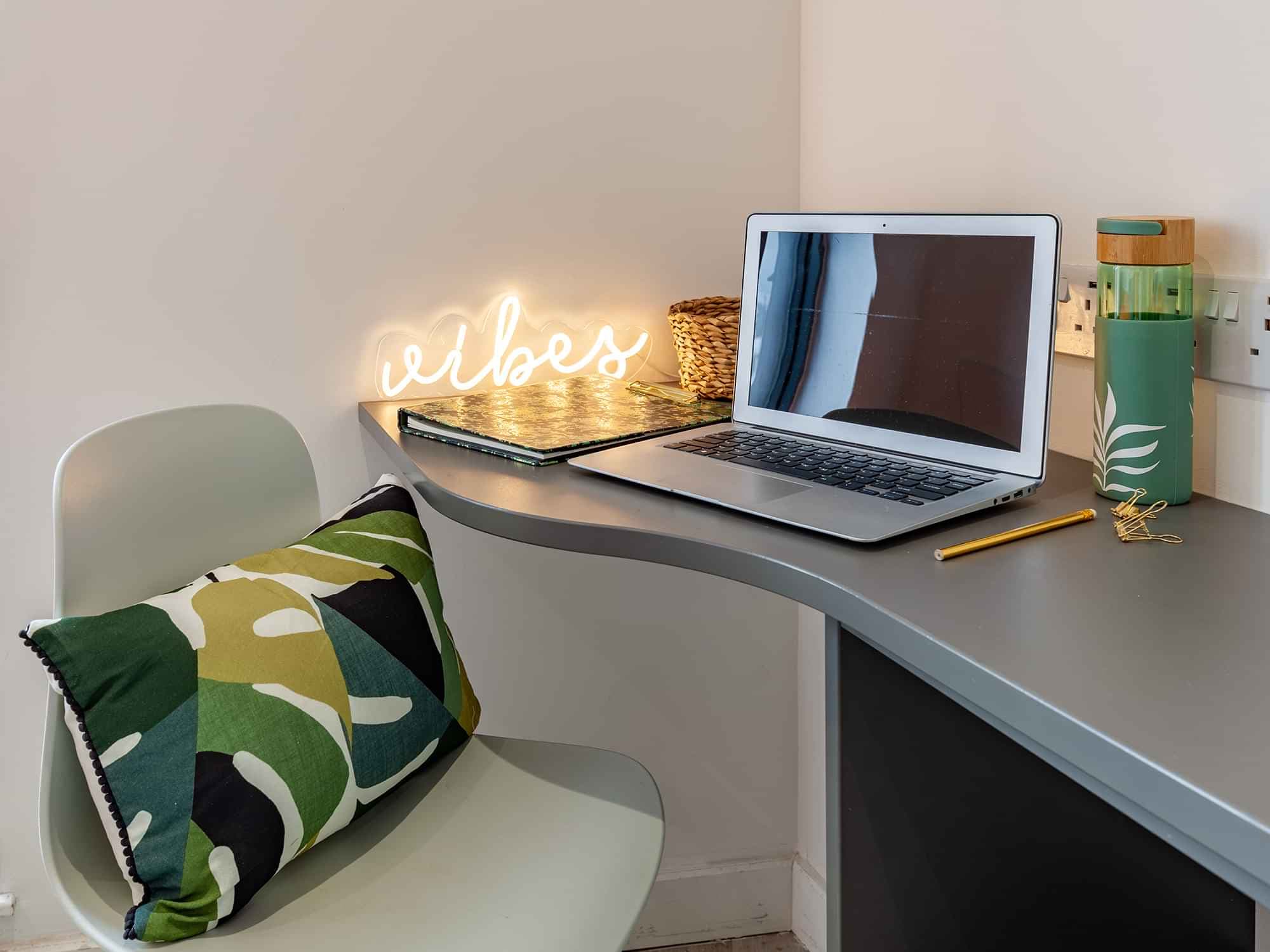 5 Bed Cluster En-suite - Image 3