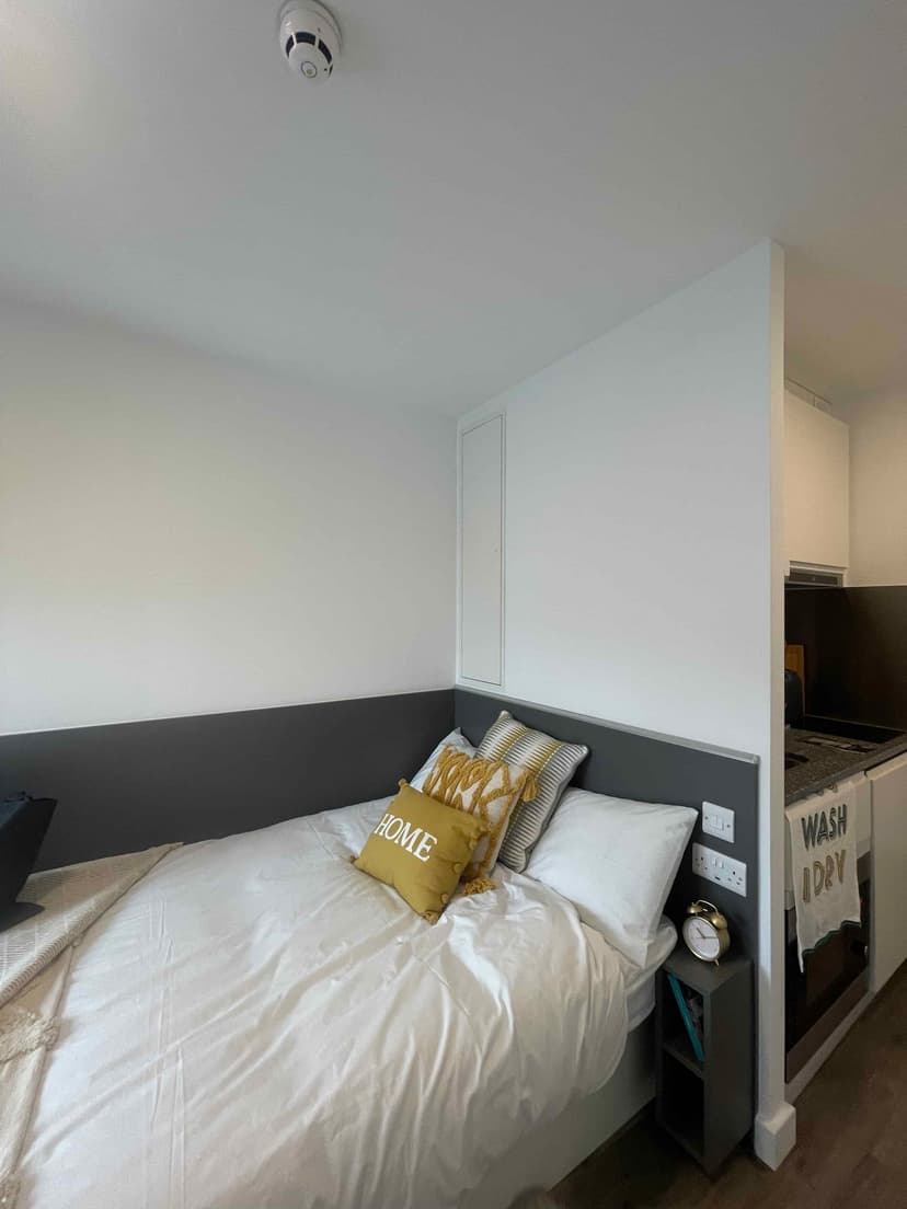 Bronze Studio Upper Level - Image 6