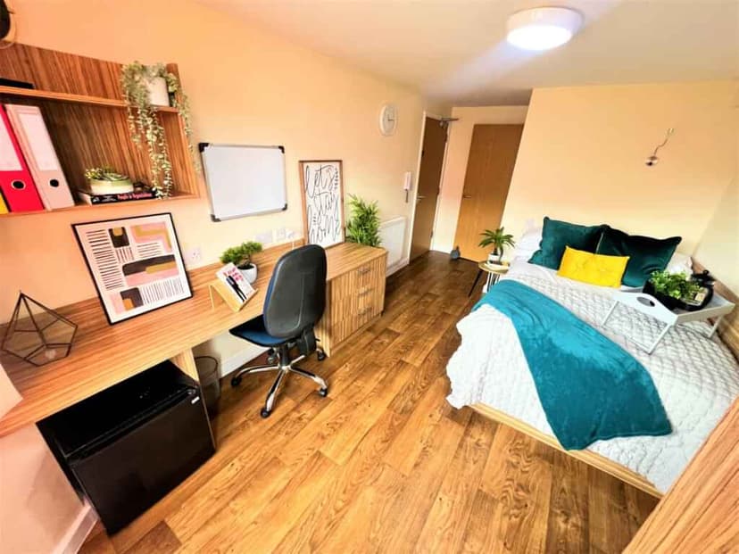 Premier Wet Room En-Suite - Image 1