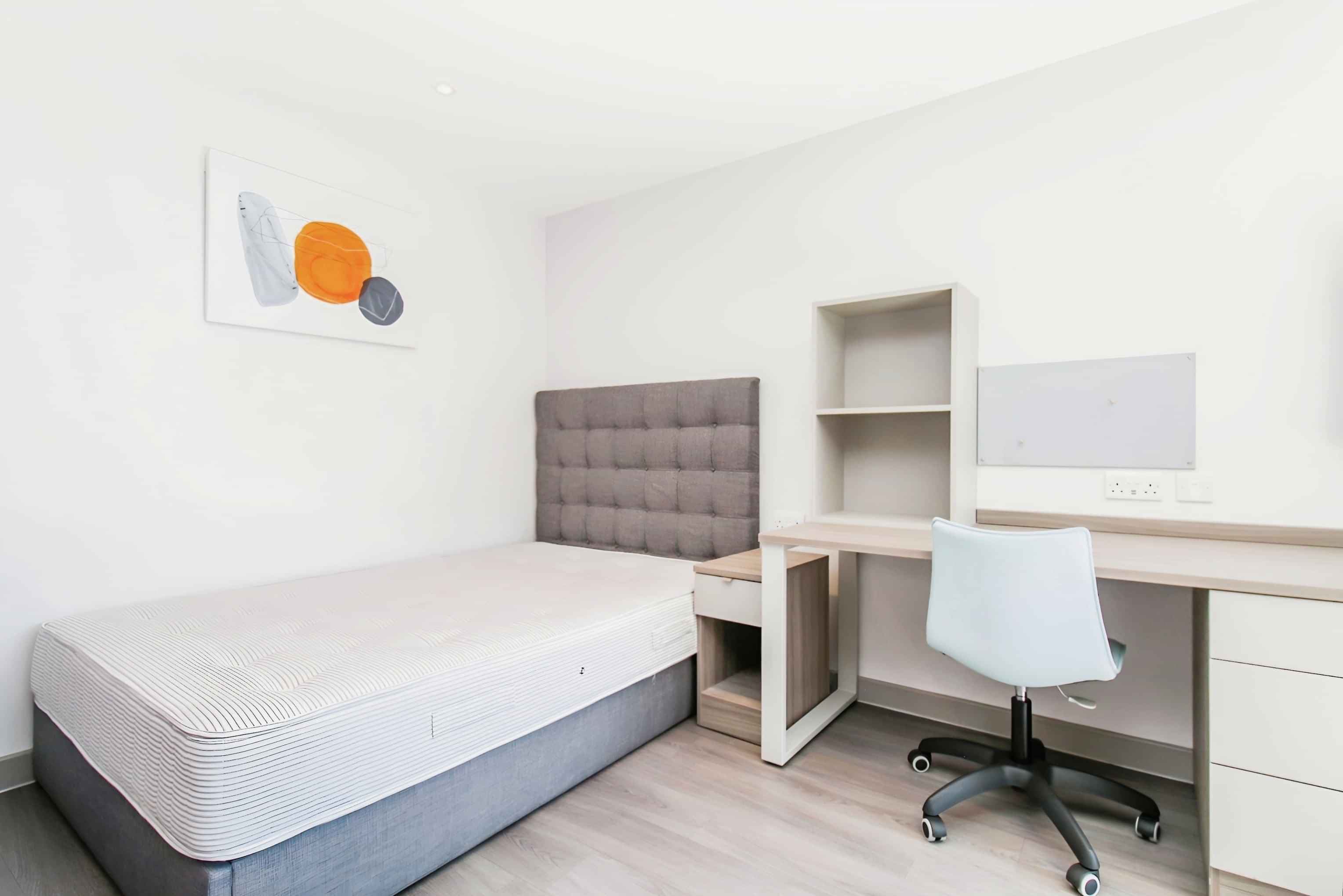 Luxury Apartment - Image 10