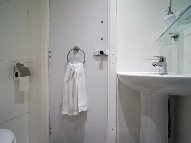 Essential 5 Bed - Image 4