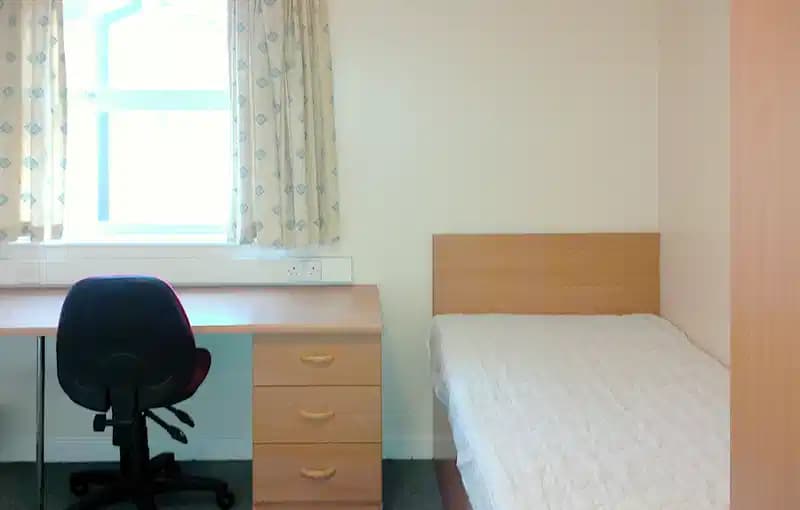 Essential 5 Bed - Image 1