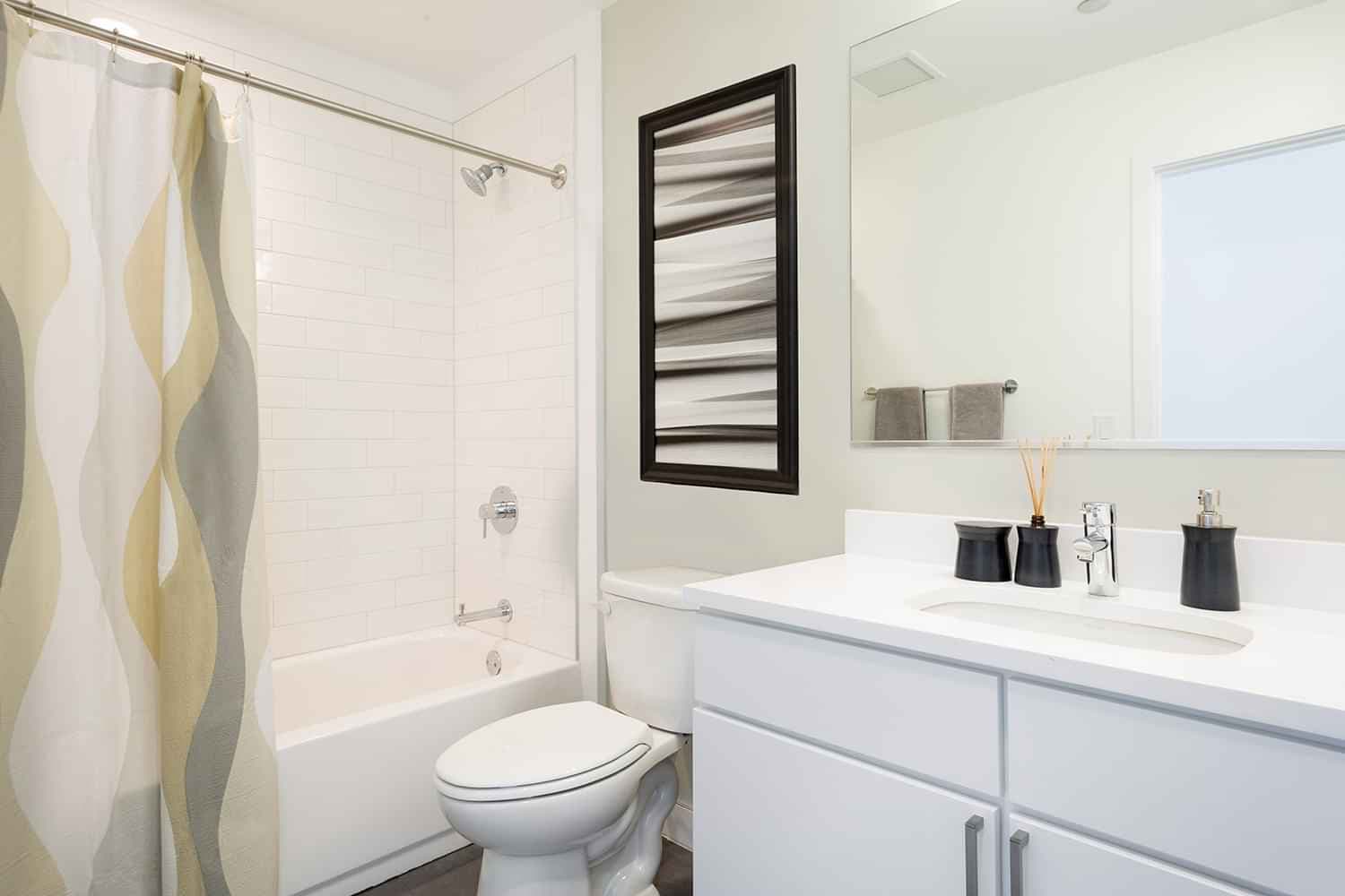 2 Bedroom 1 Bathroom - Image 3