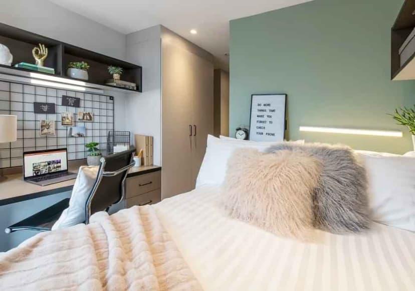Premium 2 Bed Apartment - Image 2