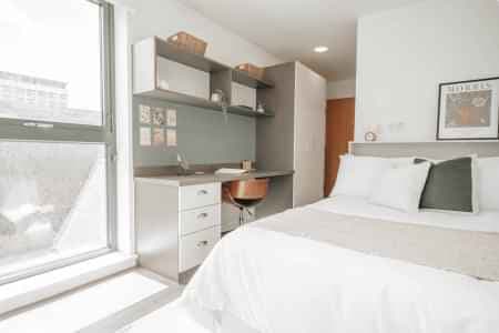 Platinum En Suite - Image 1