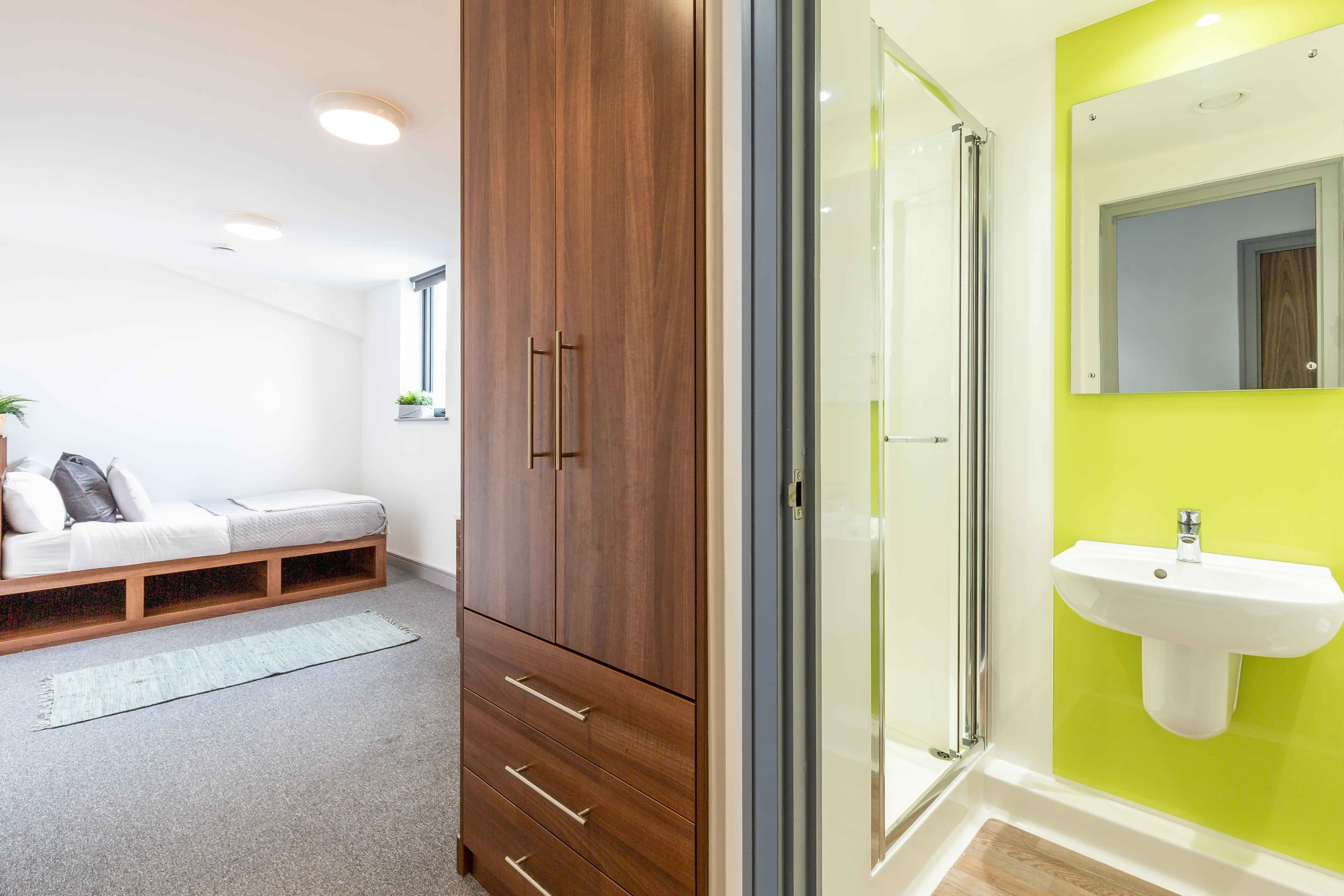 Deluxe En-suite - Image 9