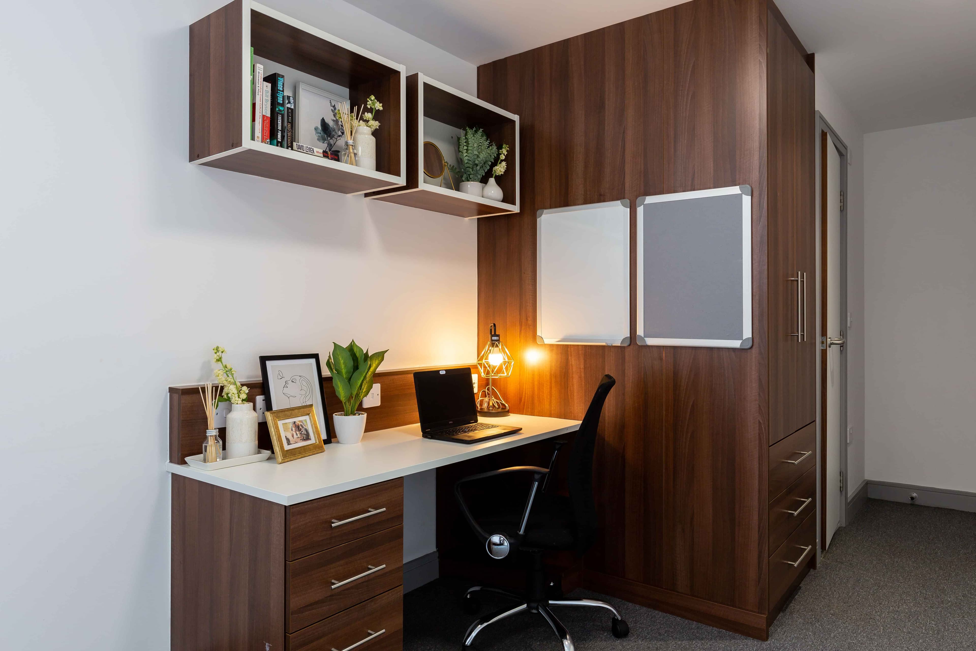 Deluxe En-suite - Image 4