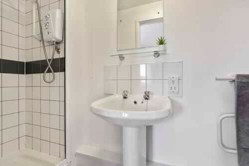 Standard Ensuite - Image 2