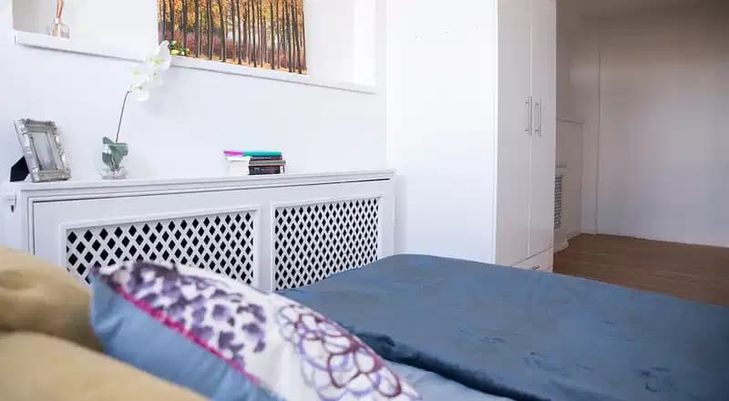 Gold 1 Bed Apartment - Image 3
