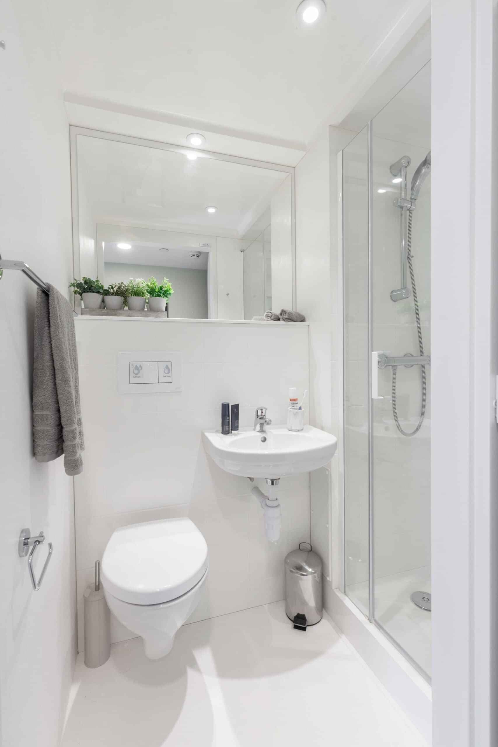 Platinum Plus En-suite - Image 4