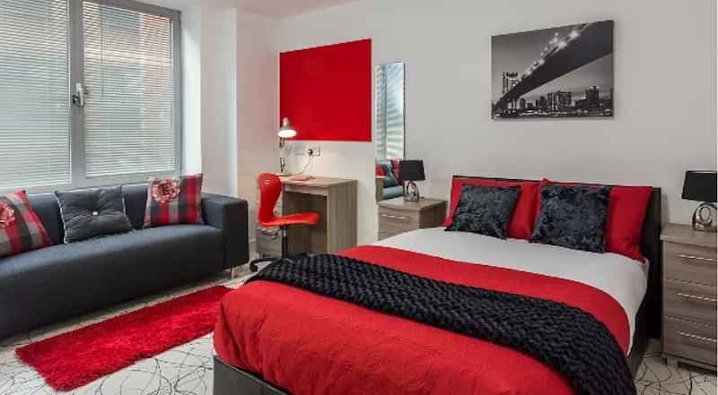 Studio Diamond - Image 1