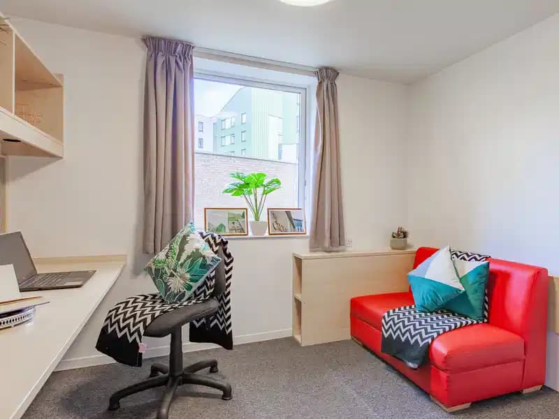 Deluxe Ensuite - Image 5