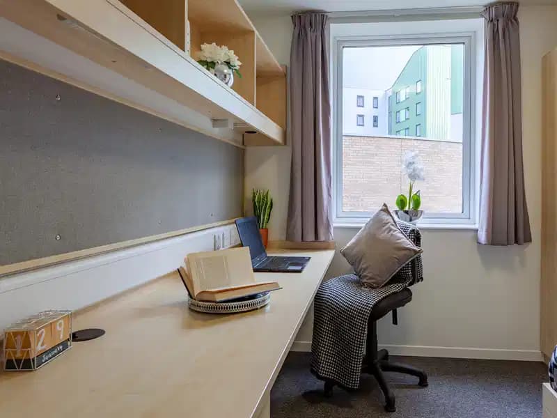 Deluxe Ensuite - Image 7