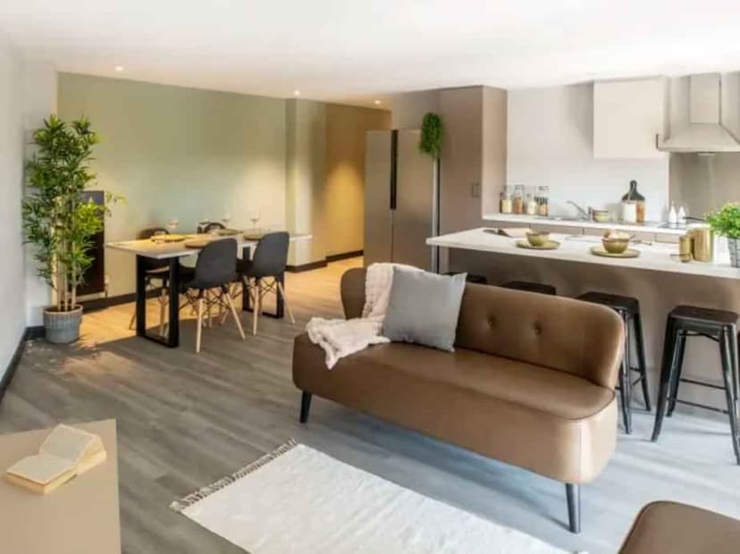 4 Bed Apartment - Image 2