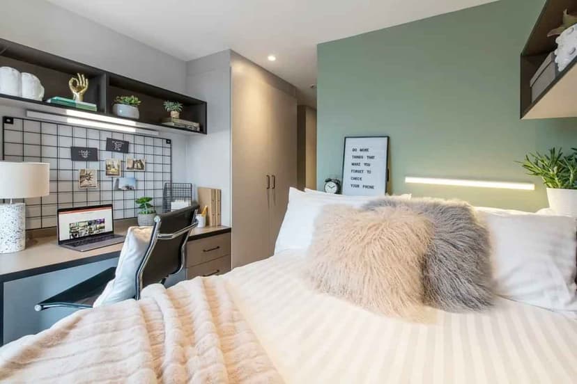 4 Bed Apartment - Image 4
