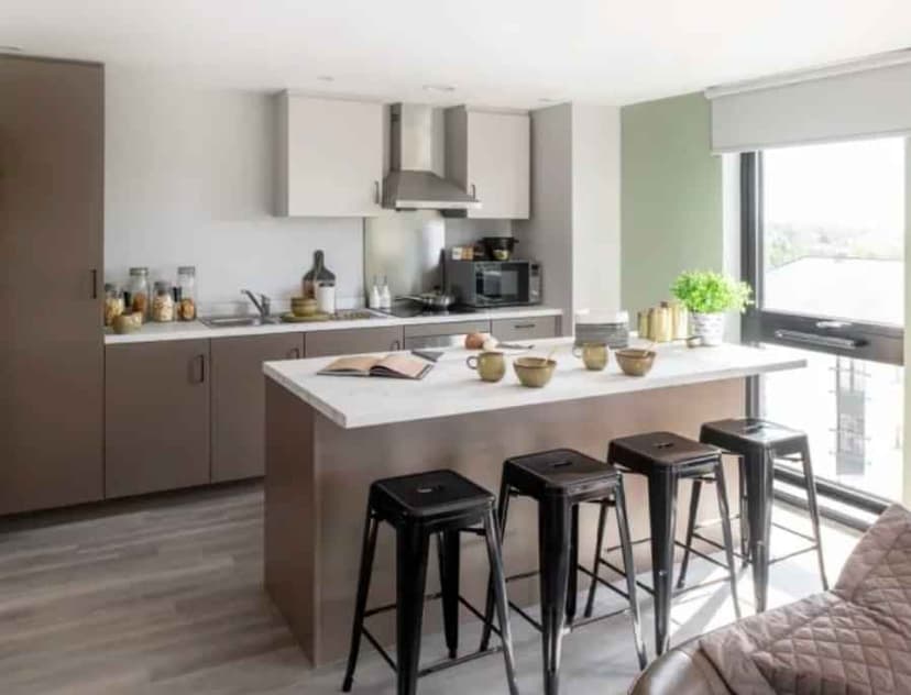 4 Bed Apartment - Image 3