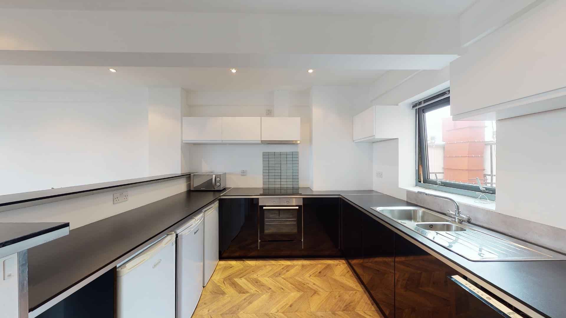 6 Bedroom Apartment - Image 8