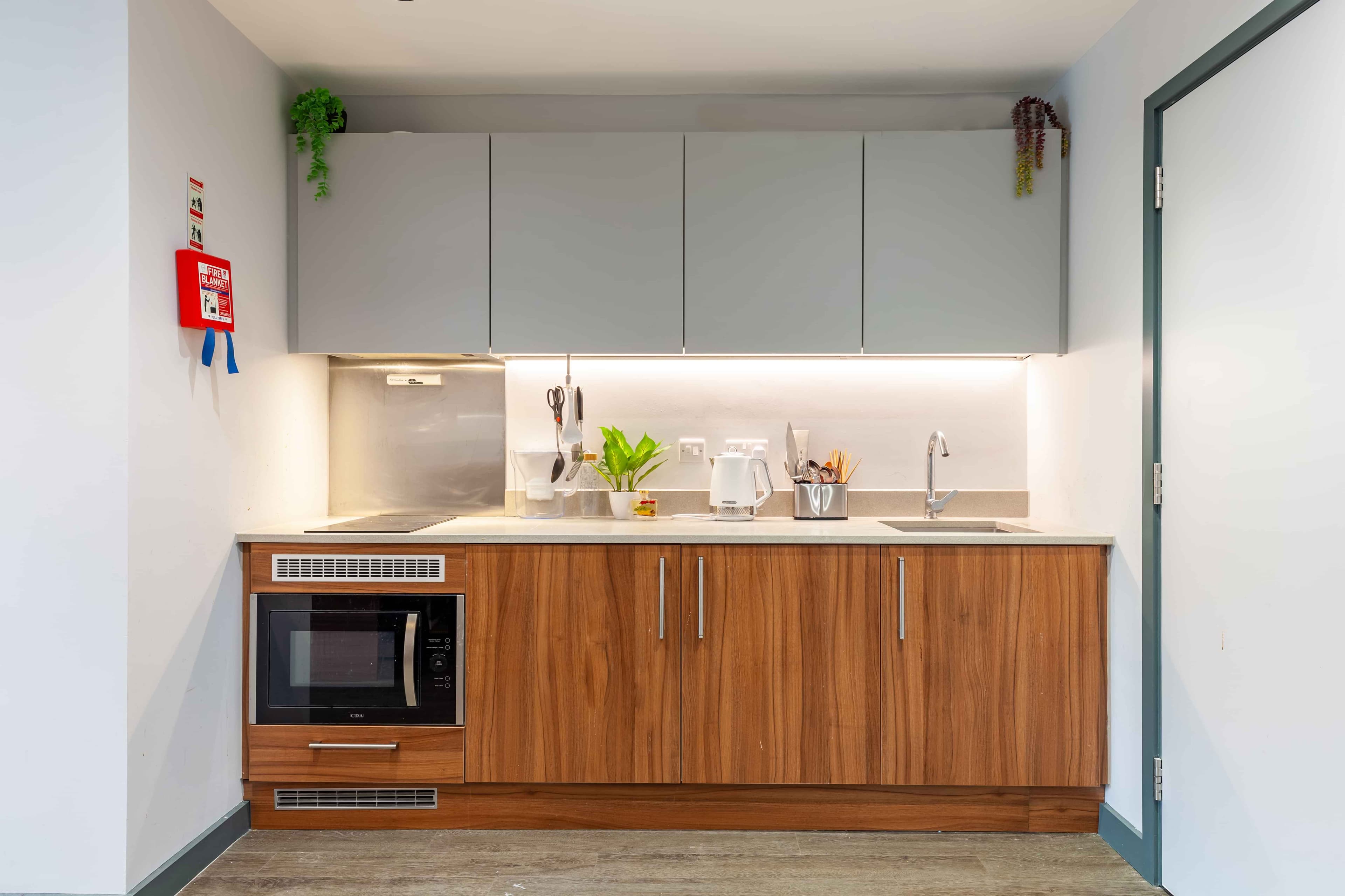 Deluxe Studio - Image 6