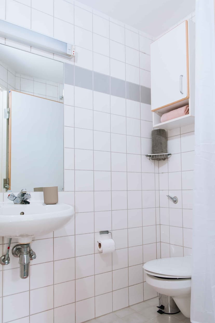 Classic Ensuite - Image 9