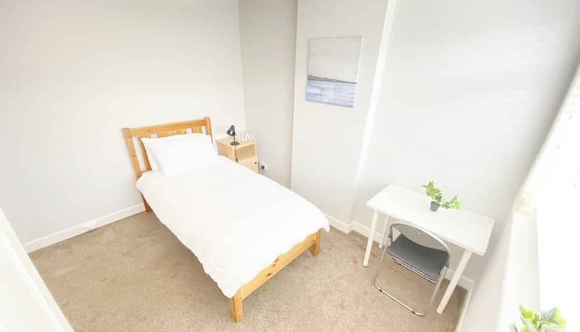 Single Room - Image 1